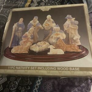 Vintage International Bazaar 11 pc Pastel Porcelain Nativity Set With Wood Base